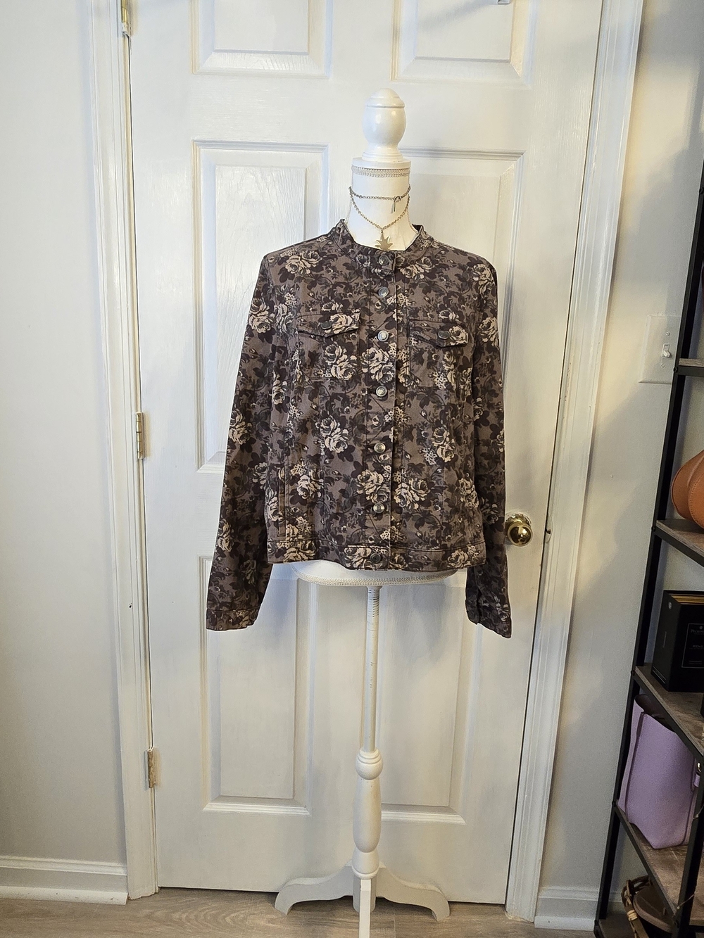 Bandolino Brown Taupe Feminine  Floral Button-Front Shirt Jean Jacket